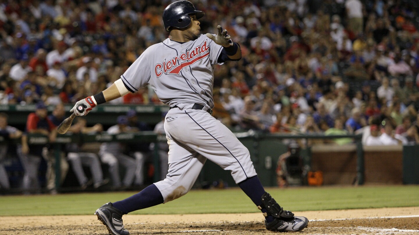 Carlos Santana returns to Cleveland on 1-year deal, first baseman's third stint with Guardians