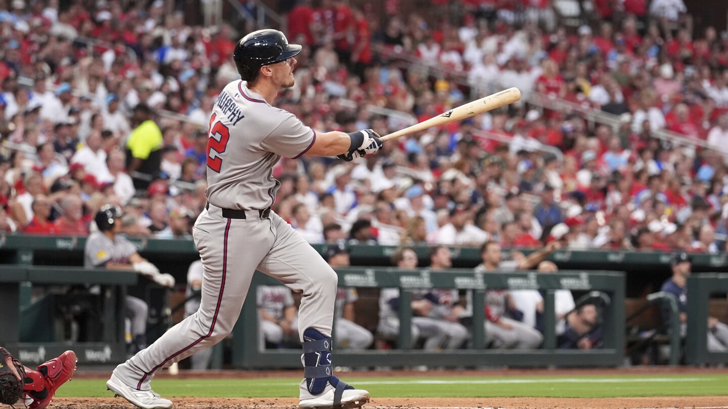 Murphy hits two long HRs, Braves beat Cardinals 6-5