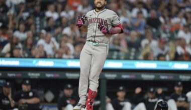 Eugenio Suárez hit on finger by pitch and says X-rays were negative