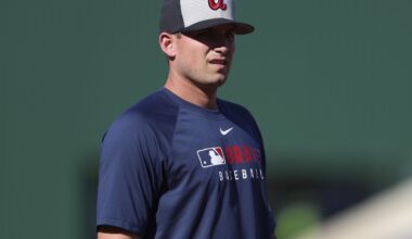 Braves' Austin Riley leaves game against Cardinals with abdominal tightness