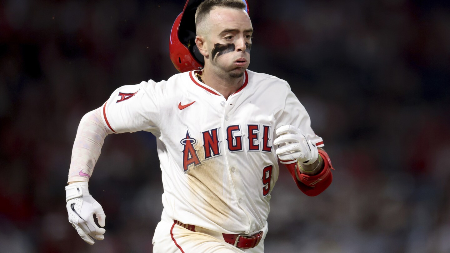 Neto delivers game-saving defensive play and hit in Angels' 3-2 win over Mariners