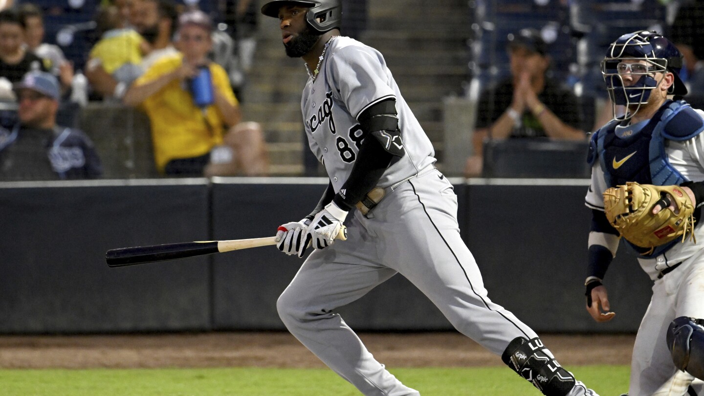 White Sox CF Robert sidelined for 2nd straight game because of adductor soreness