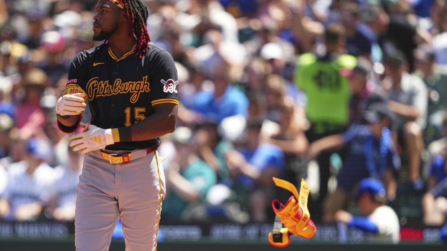 Pirates' Oneil Cruz gets outfield assist on 105.2 mph throw