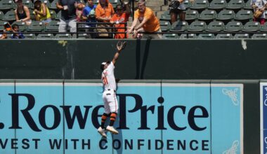 Mullins robs Sánchez of home run in what may have been the outfielder's last home game for Orioles