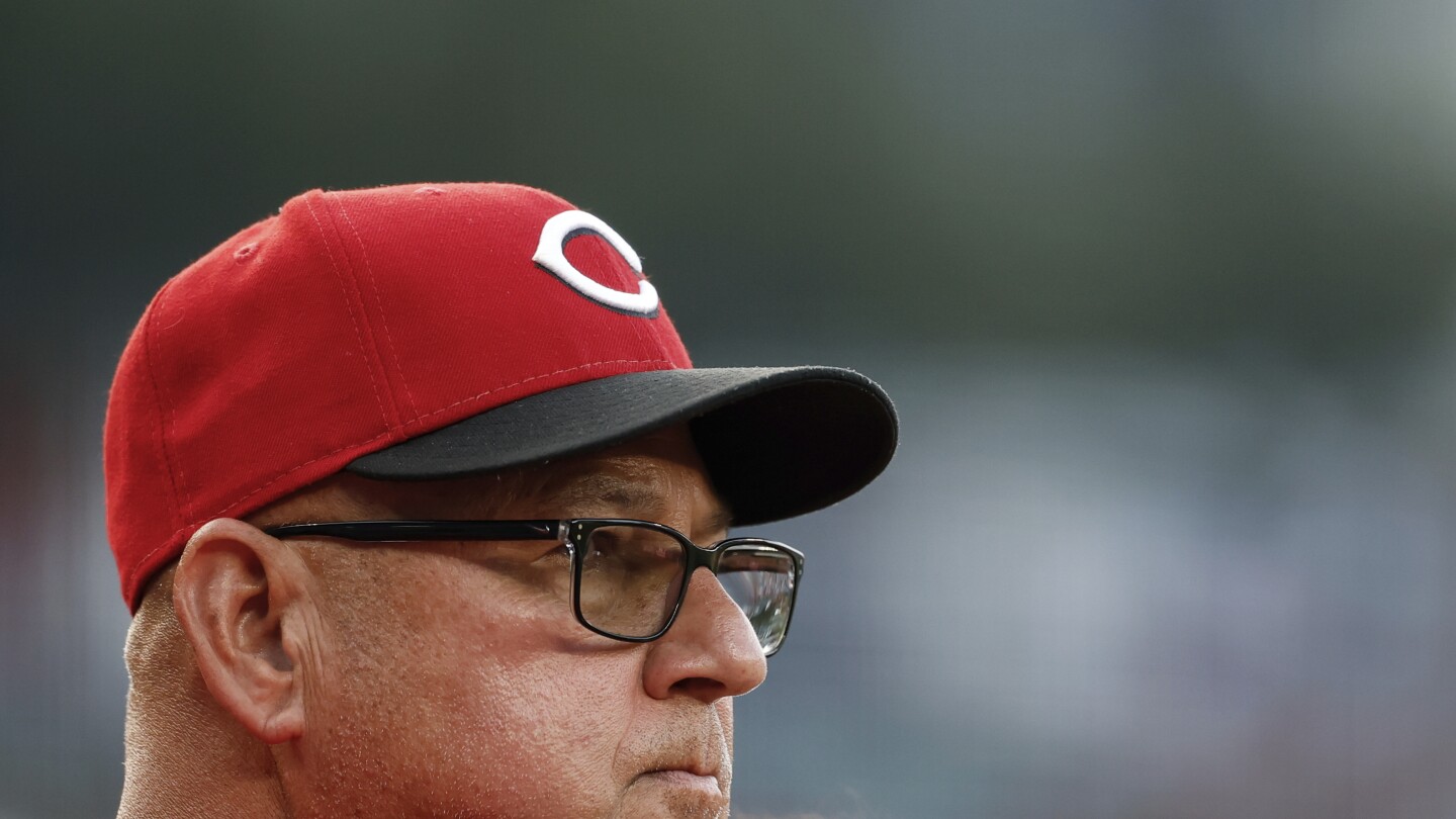 Francona and Cash's friendly feud continues with scoreboard prank