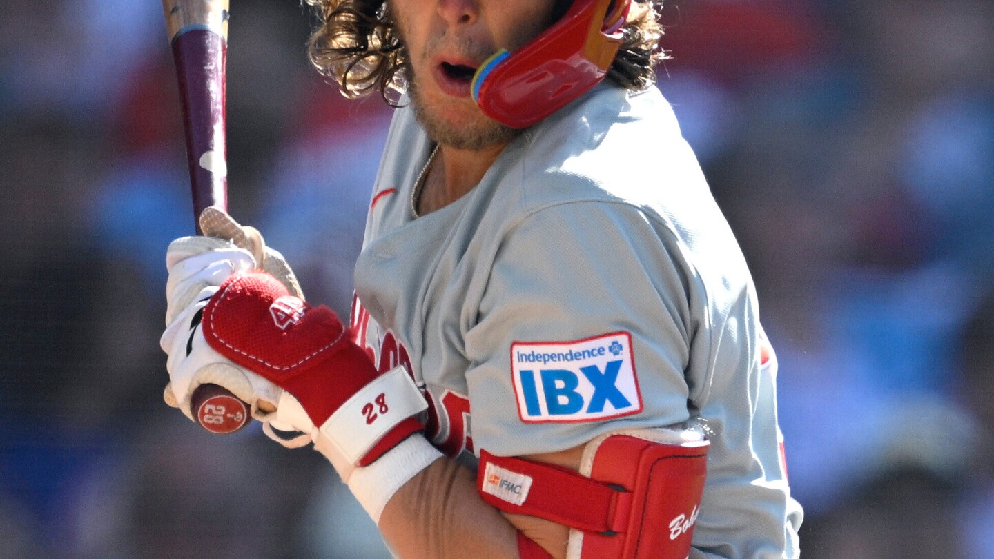 Phillies third baseman Bohm leaves game with bruised rib cage