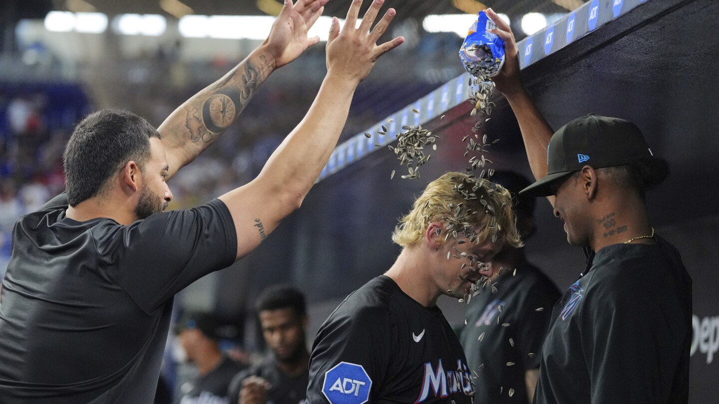Kyle Stowers hits 2-run walk-off homer in 10th to give the Marlins an 8-7 win over the Royals