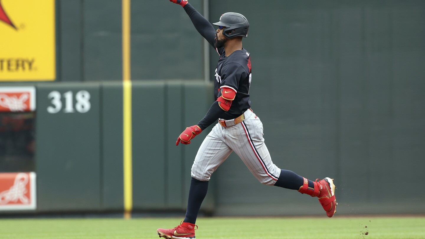 Twins SS Carlos Correa and CF Byron Buxton placed in concussion protocol after outfield collision