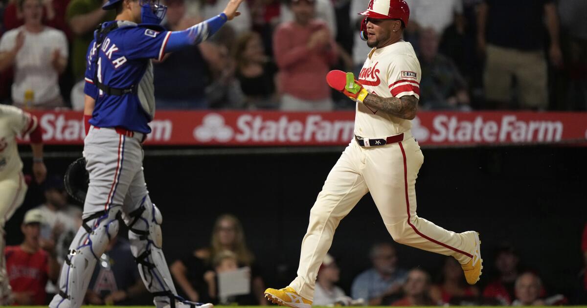 Yoán Moncada delivers key hit as Angels rally past Rangers