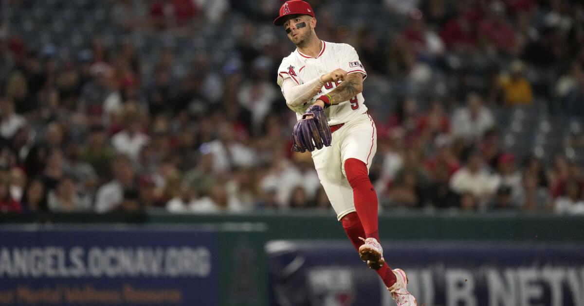 Nathan Eovaldi, Rangers end Angels winning streak