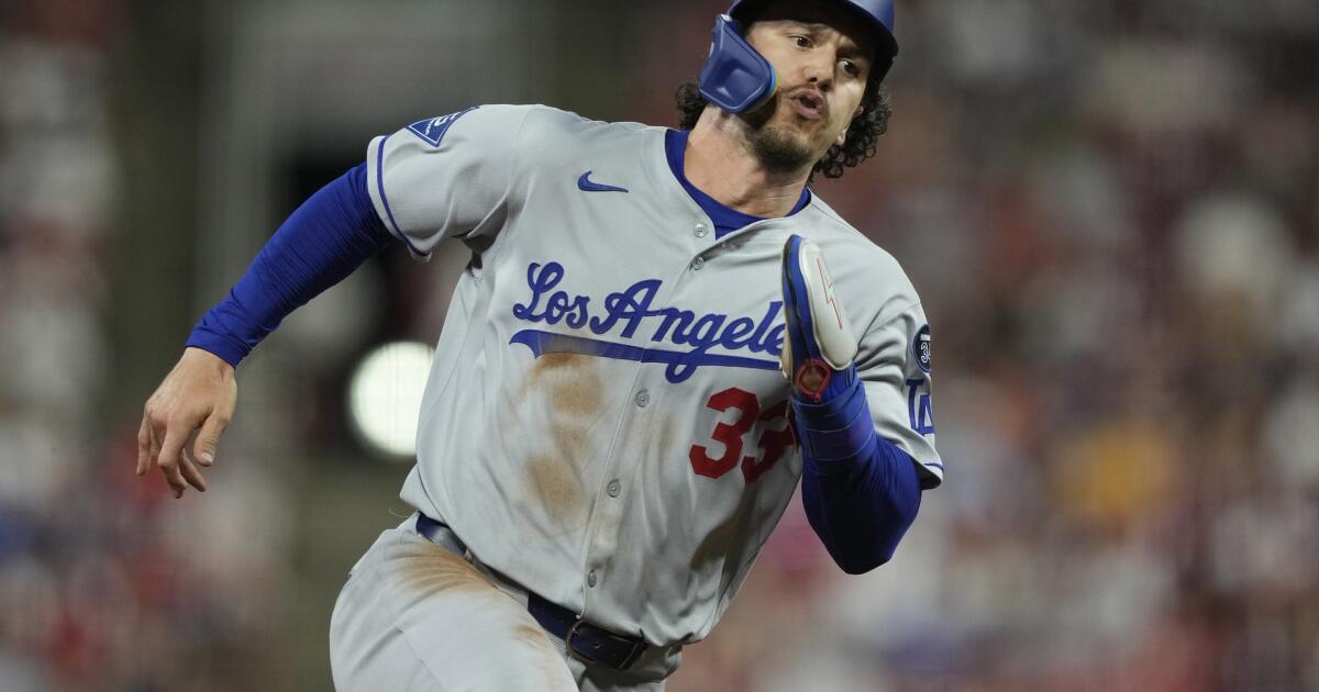 Will Smith, Freddie Freeman have clutch hits as Dodgers defeat Reds