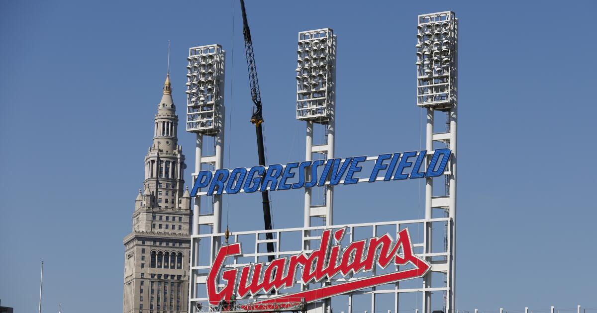 Trump says Washington football and Cleveland baseball teams should change names back