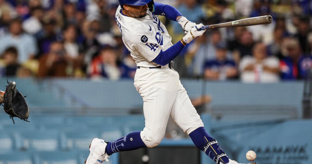 Dodgers Dugout: Should the Dodgers be worried about Mookie Betts?