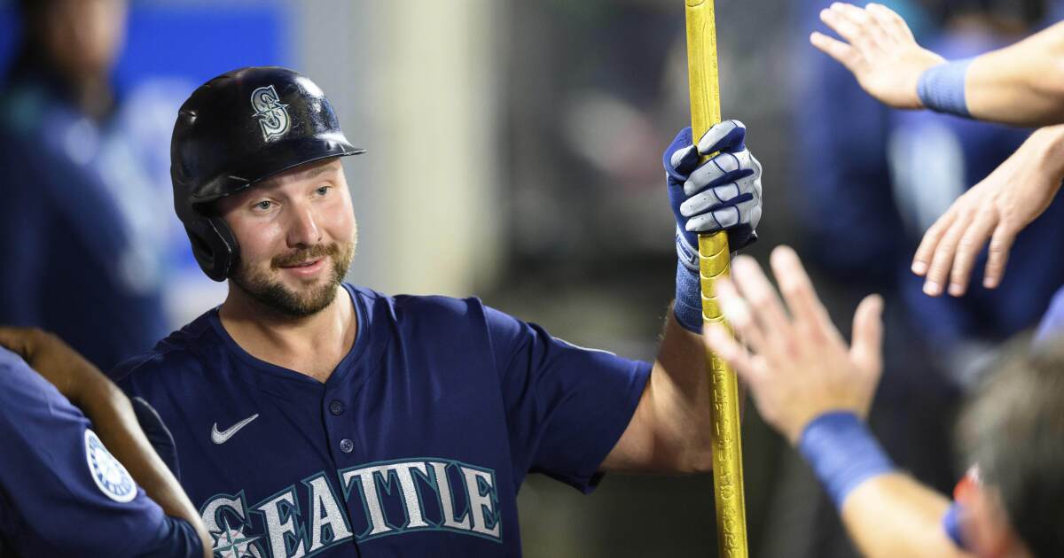 Cal Raleigh hits his 40th home run in Mariners' win over Angels