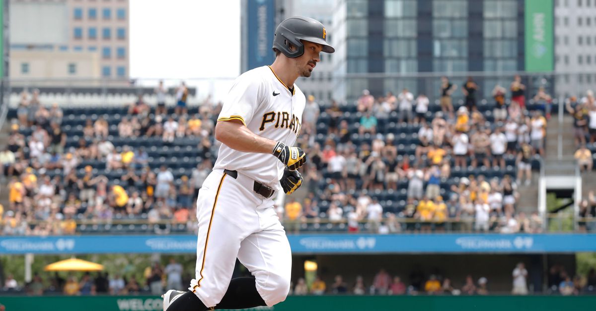 Pirates OF Bryan Reynolds can block trades to six teams, including Giants