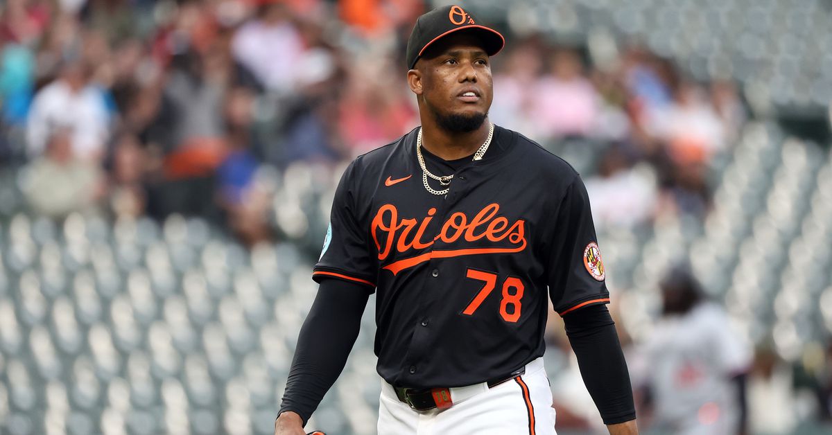 Perfect Orioles trade deadline farewell party ruined by Cano implosion in 9-8 loss to Jays