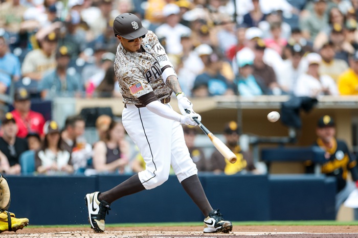 Machado inches closer to milestone, Padres walk off Rangers 3-2