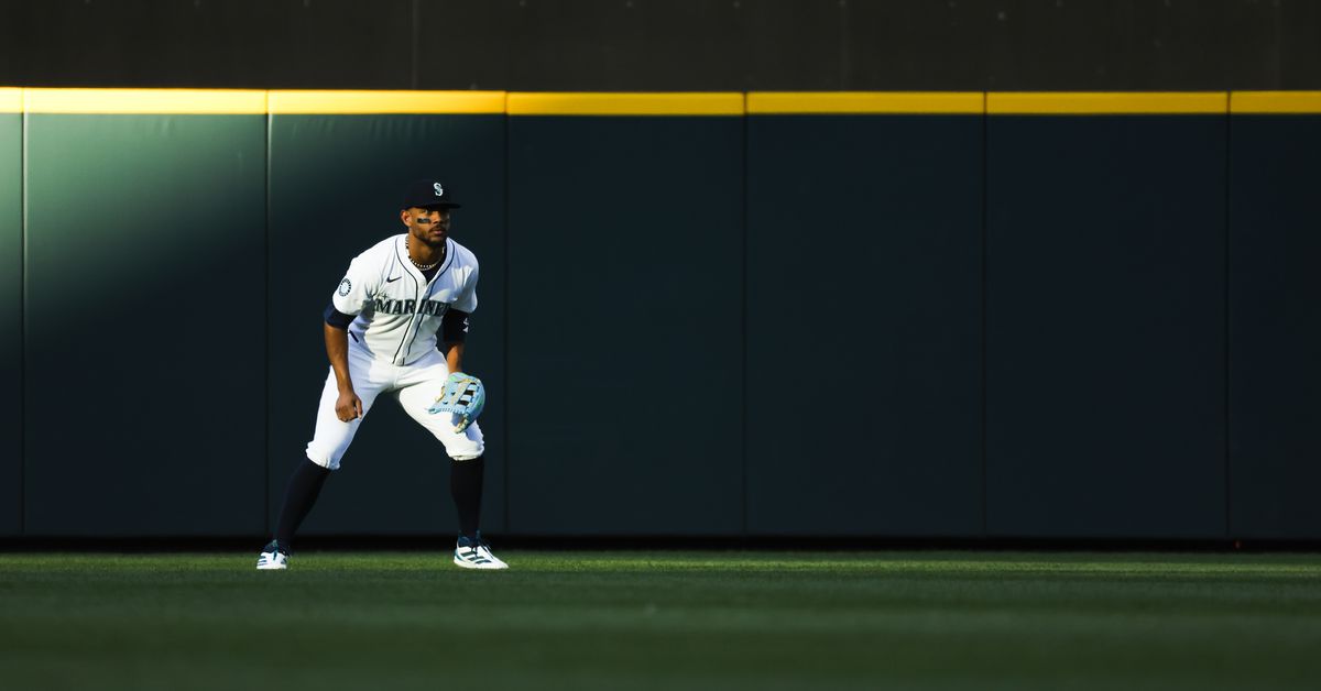 Julio Rodríguez gets tough plays in outfield in Mariners loss to Royals