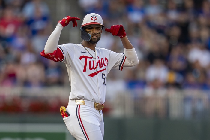 Willi Castro seems like no-brainer addition for Padres