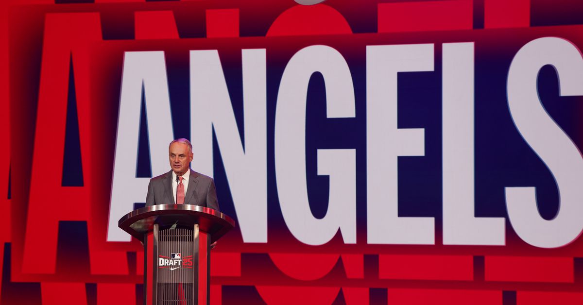 Report: Texas LHP signee Xavier Mitchell inks with the Los Angeles Angels for nearly $900k