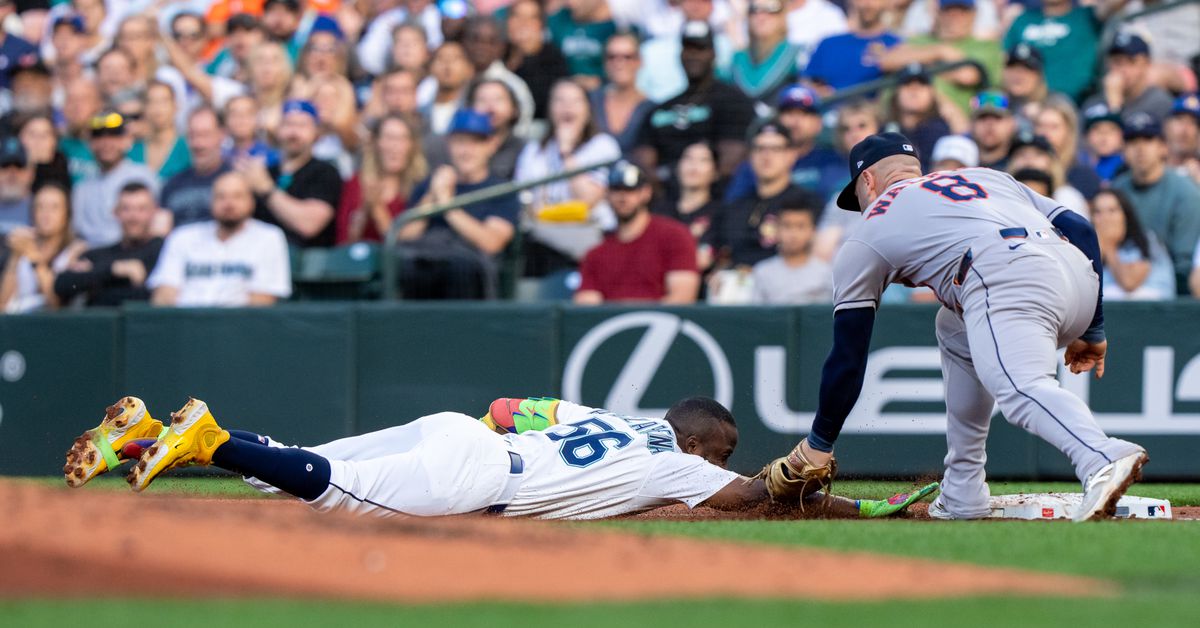 Seattle Mariners close gap in AL West against Houston Astros