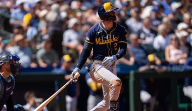 Brewers back in rhythm with dominant 10-2 win over Mariners