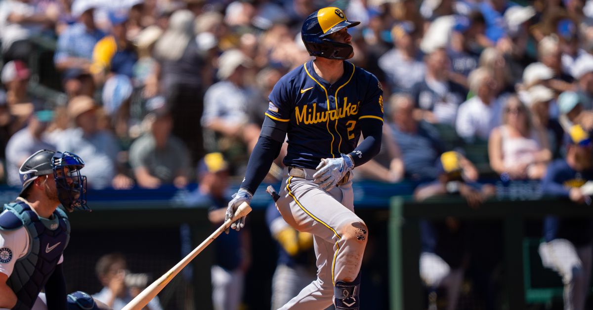 Brewers back in rhythm with dominant 10-2 win over Mariners
