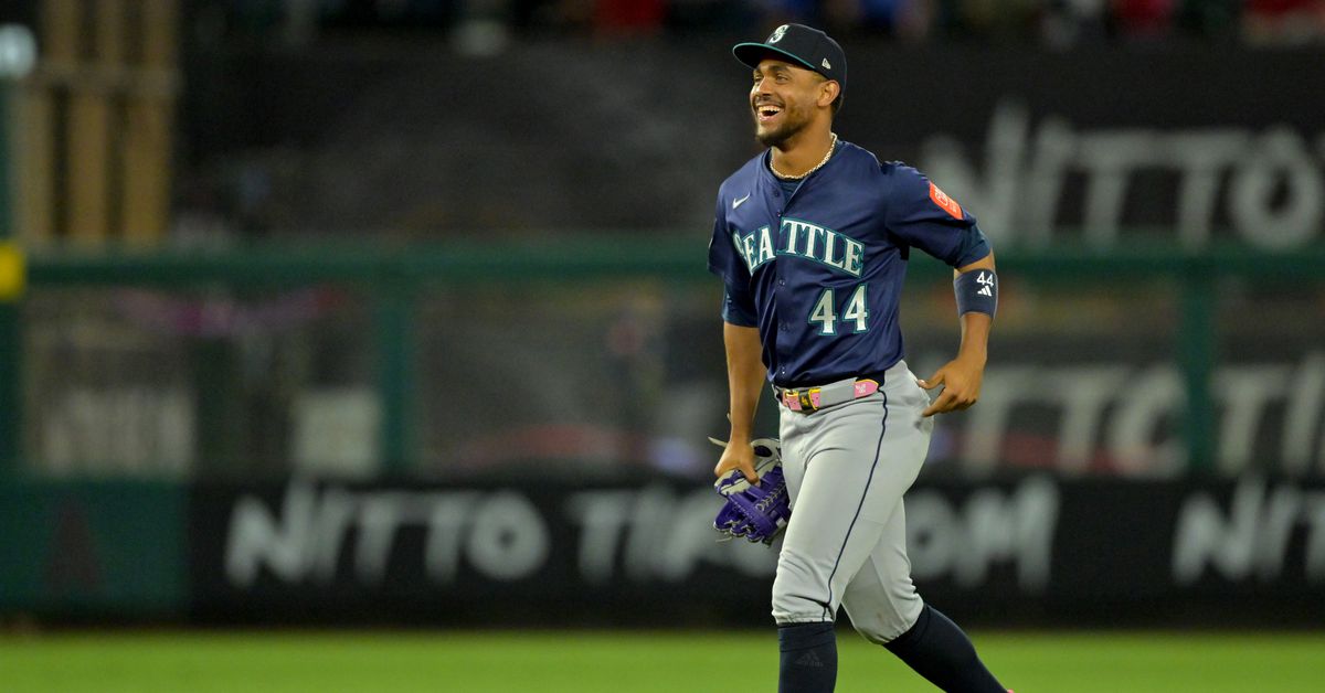 Seattle Mariners hit the road funning, win 4-2 over Anaheim Angels