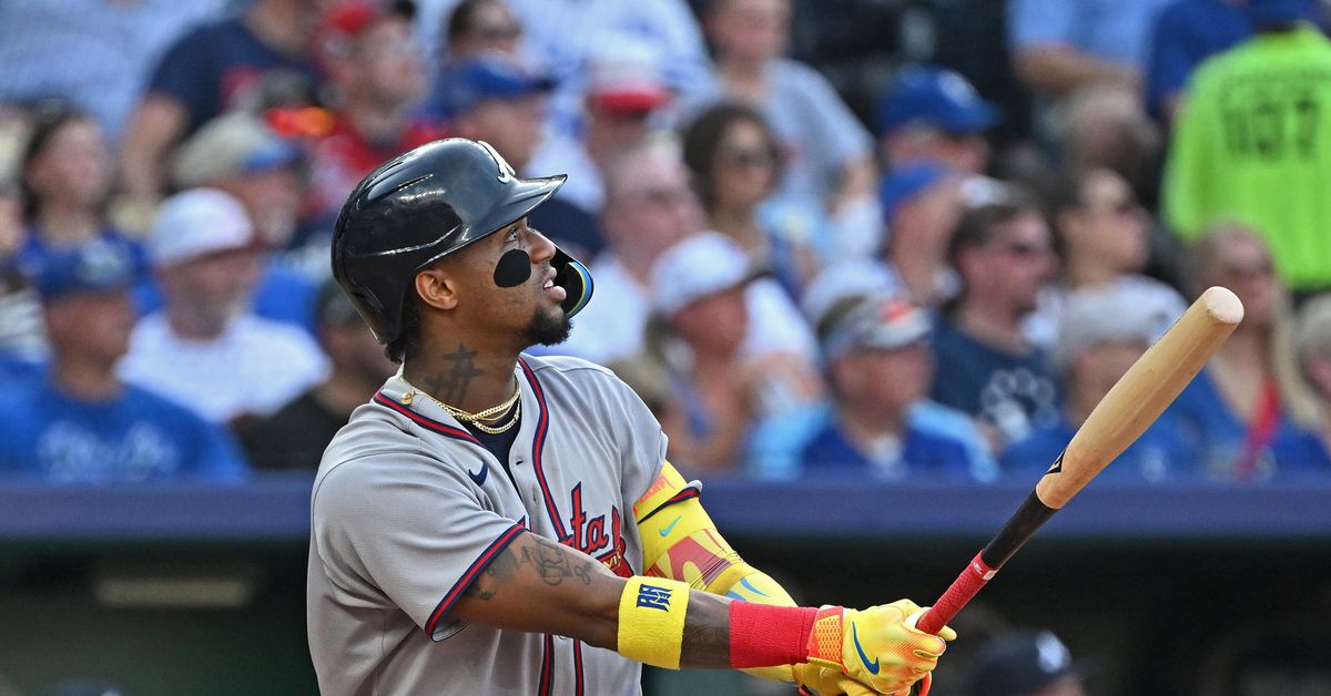 Braves bats awaken to snap losing skid against Royals