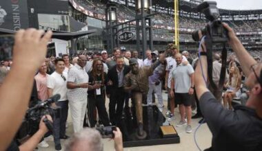 Buehrle parks tractor, leaves farm and kicks off 2005 reunion weekend for Sox