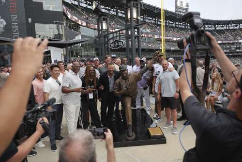 Buehrle parks tractor, leaves farm and kicks off 2005 reunion weekend for Sox