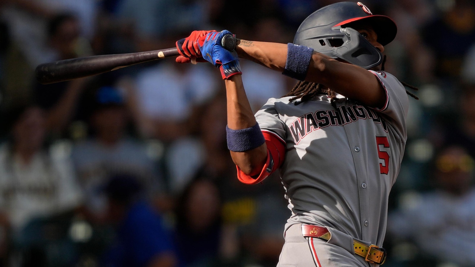 Durbin's walk-off single lifts Brewers to 6-5 win over Nationals
