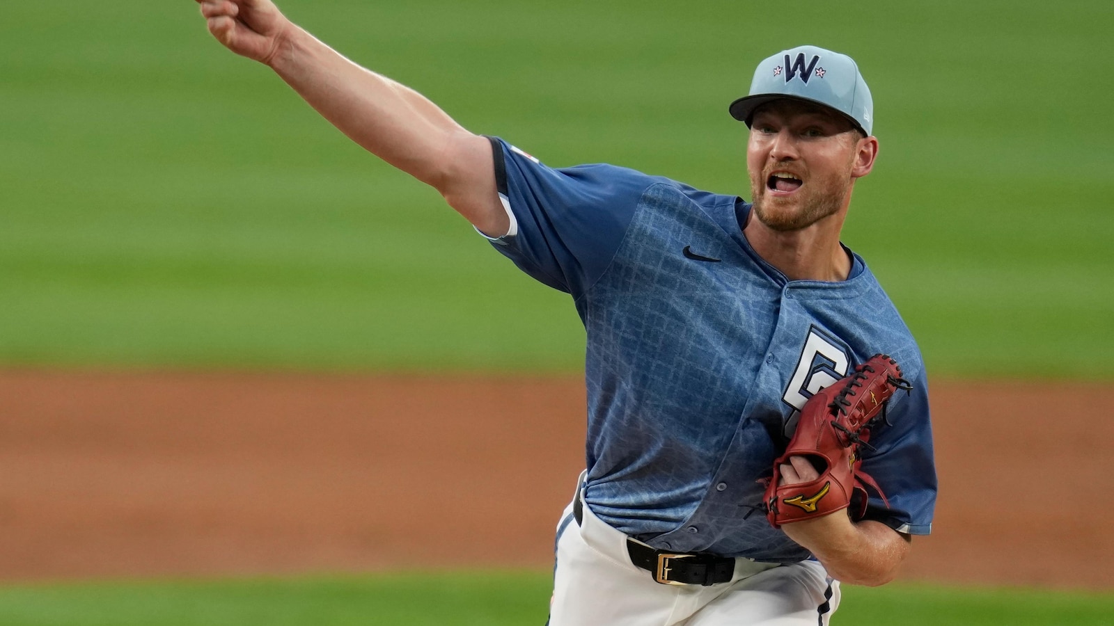Machado's slam caps 5-run 9th as Padres top Nationals 7-2