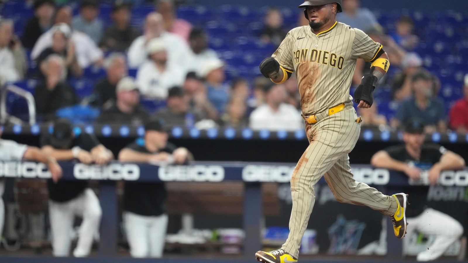 Sandy Alcantara outlasts Dylan Cease in pitchers' duel as Marlins defeat Padres 3-2
