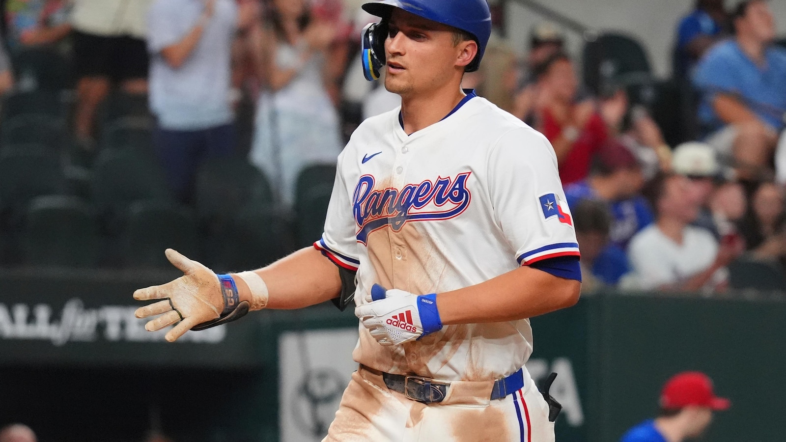 Jacob deGrom strikes out 9 and helps the Rangers to a 6-2 win over the Athletics