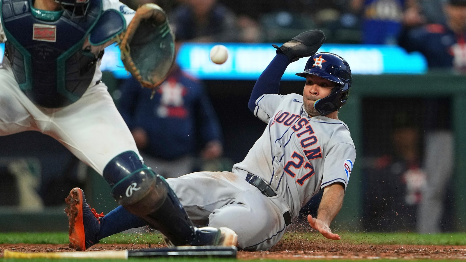 Young walks it off and Mariners top Astros in 11 innings