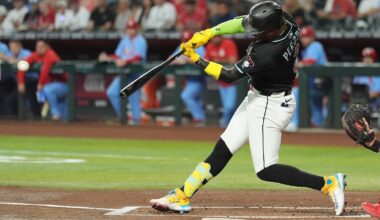 Suarez hits 32nd and 33rd homers as Diamondbacks rout Cardinals 10-1