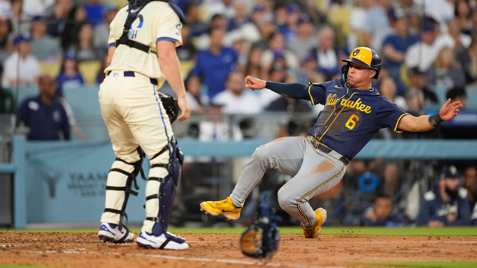 Brewers hold off Dodgers again for 9th straight win