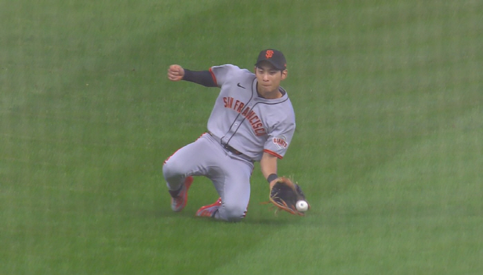 173.8km catch → 164.5km hit → 161km walk, and Lee Jung-hoo's SF and MIL come from behind as he flies like the wind