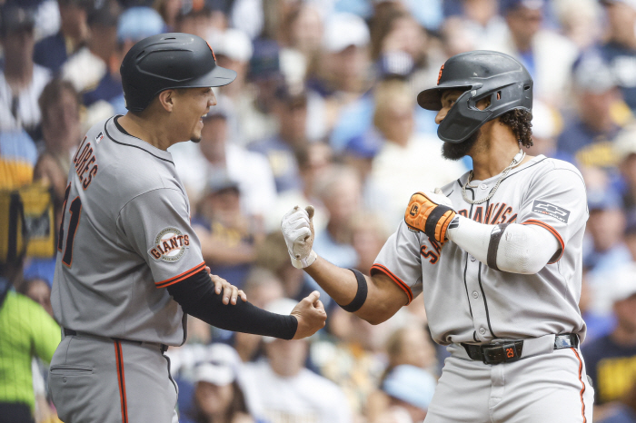 173.8km catch → 164.5km hit → 161km walk, and Lee Jung-hoo's SF and MIL come from behind as he flies like the wind