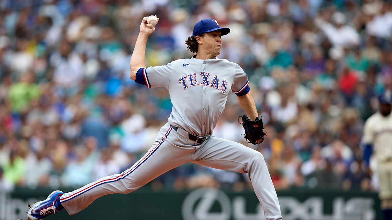 Jacob deGrom sets MLB record for fastest pitcher to 1,800 strikeouts