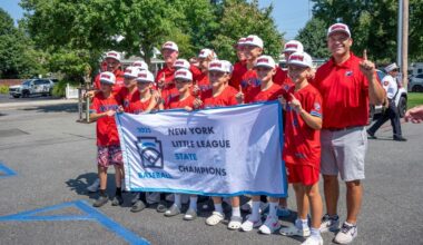St. James/Smithtown Little League baseball team gets hero's welcome at parade