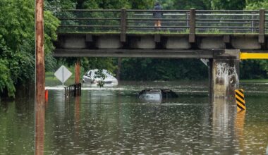 Milwaukee flooding forces SNY TV crew to swim after abandoning car