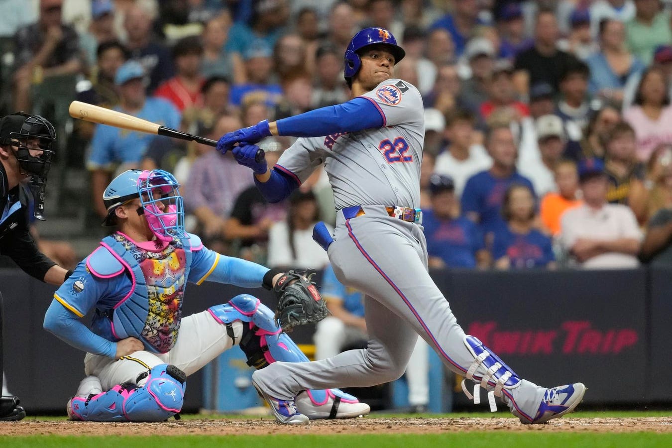 New York Teams Struggle To Stay Alive In Baseball Playoff Fight