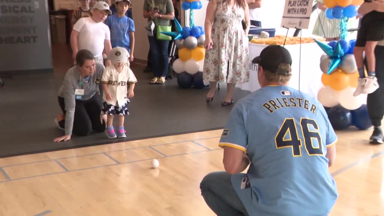 Brewers' Quinn Priester visits kids going through physical therapy
