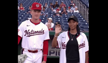 Sports Illustrated - Mo'ne Davis Threw First Pitch to…