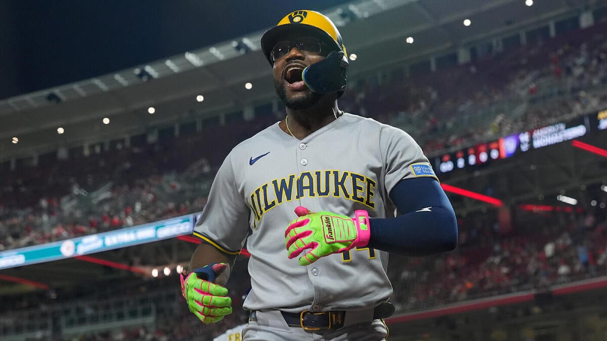 Brewers set franchise record with 14th straight win after crucial Reds error leads to extra innings