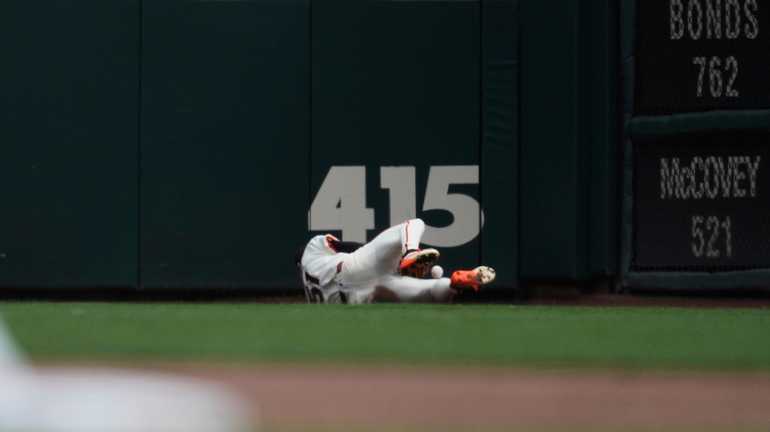 Giants outfielder Jung Hoo Lee’s incredible catch stuns MLB fans
