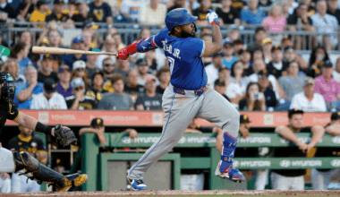 Vladimir Guerrero Jr. injury: Blue Jays star leaves game vs. Pirates due to hamstring tightness