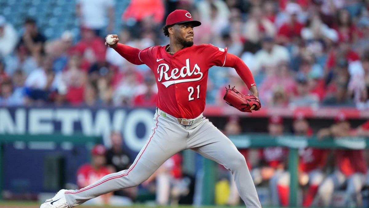 Cincinnati Reds rally in 9th for win over Angels, keep pace with Mets